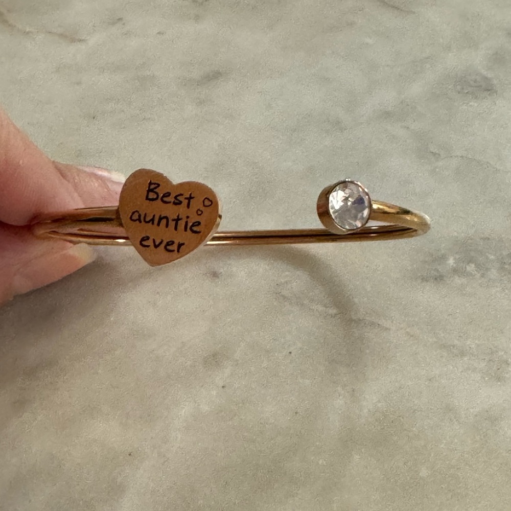 Bangle bracelet with ‘Best Auntie Ever’ writing.